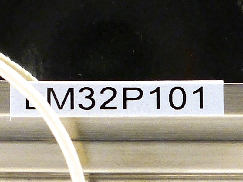 Sharp LM32P101